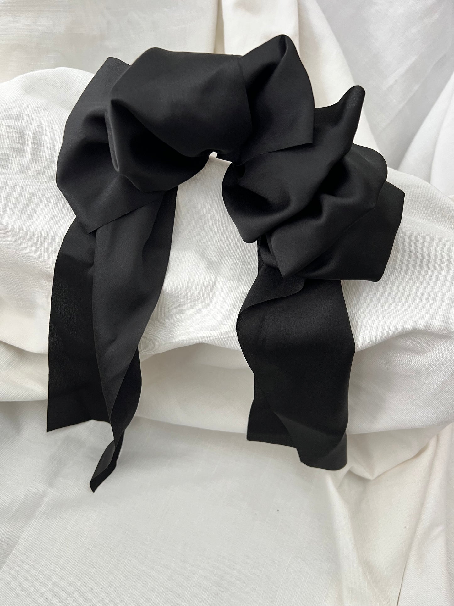 Oversized Black Bow Clip